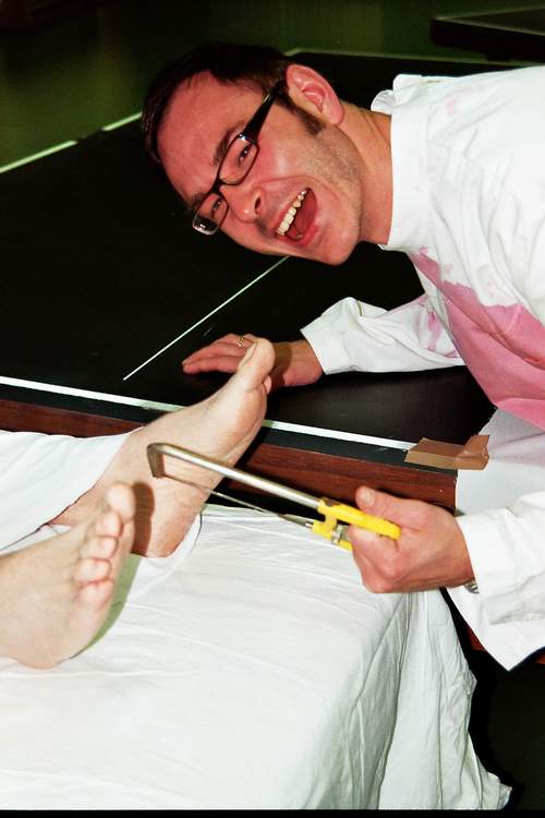 So ein bisschen Suizid hat noch niemanden umgebracht. Auer den Toten natrlich.